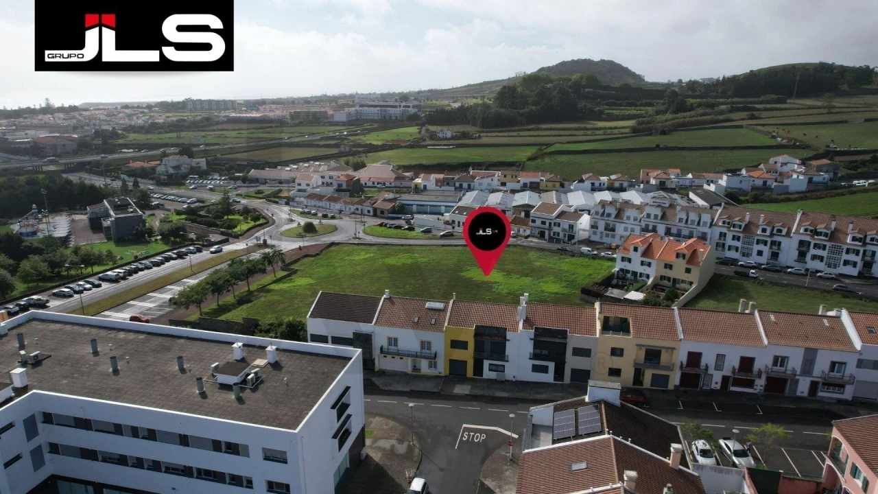 Moradia T3 para Venda em Ponta Delgada (São Pedro) Foto 1