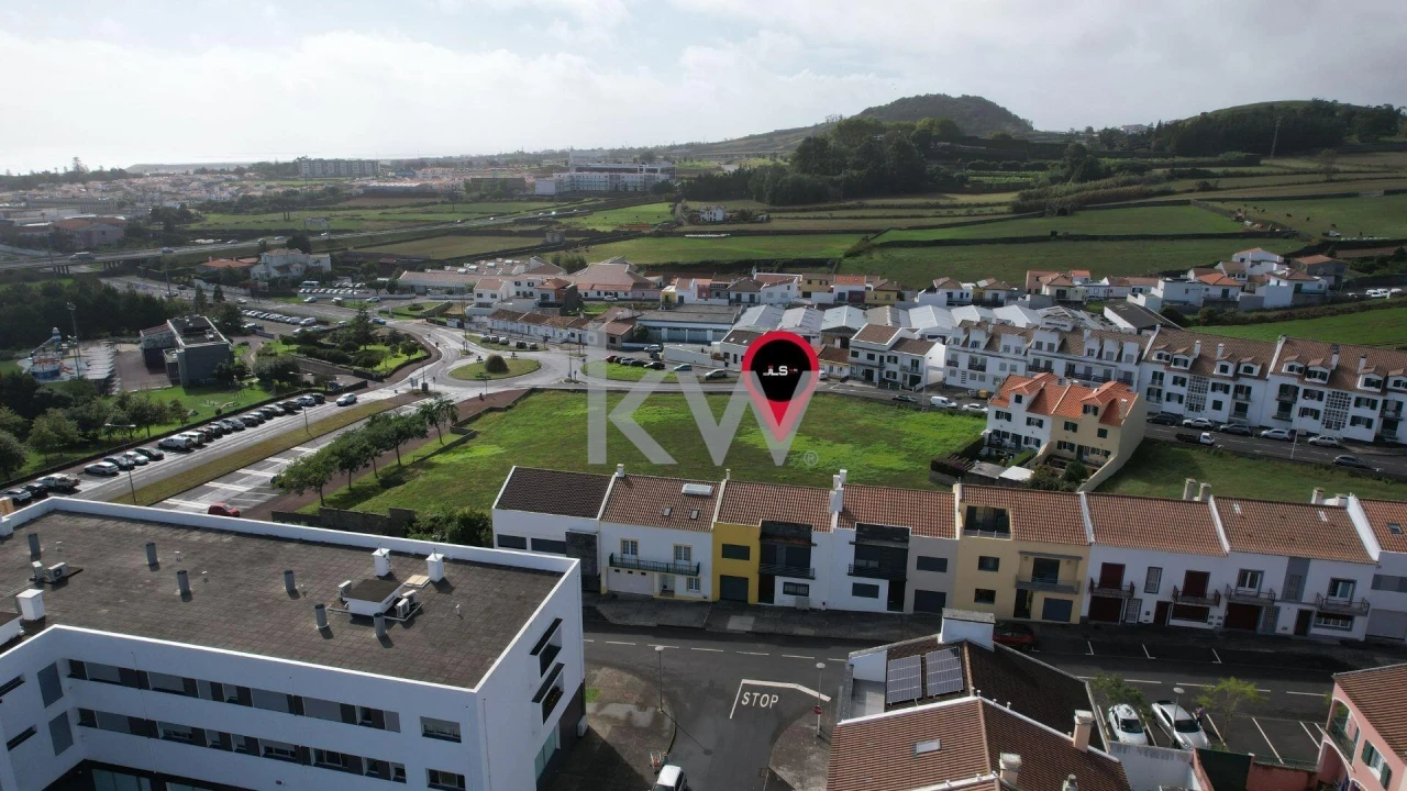 Moradia T3 para Venda em Ponta Delgada (São Pedro) Foto 35