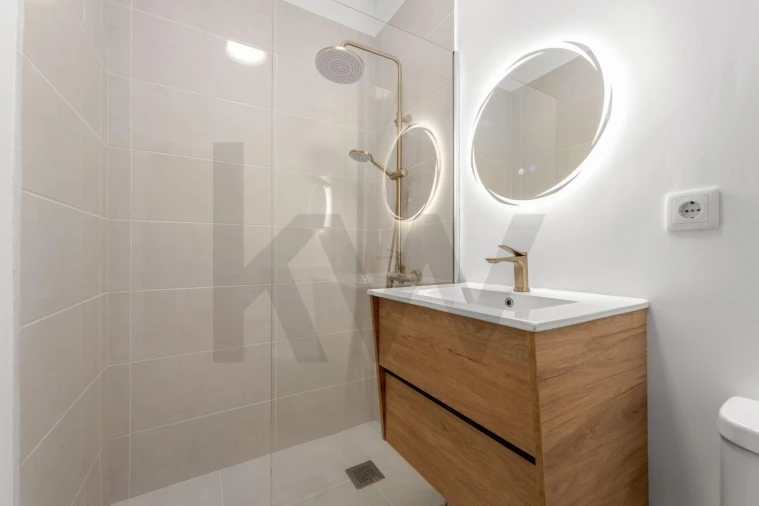 Moradia T2 para Venda em Funchal (Santa Maria Maior) Foto 12