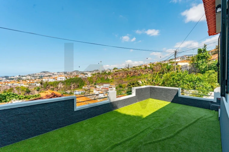 Moradia T2 para Venda em Funchal (Santa Maria Maior)