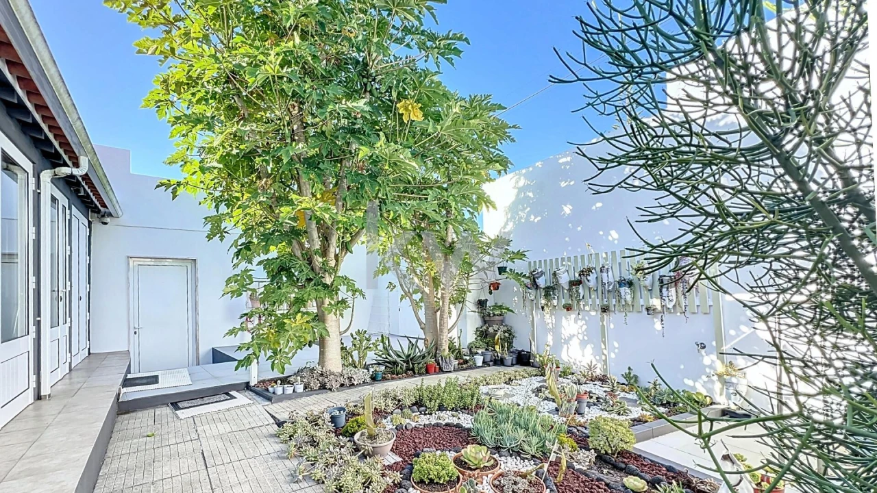 Moradia T5 para Venda em Madalena Foto 54