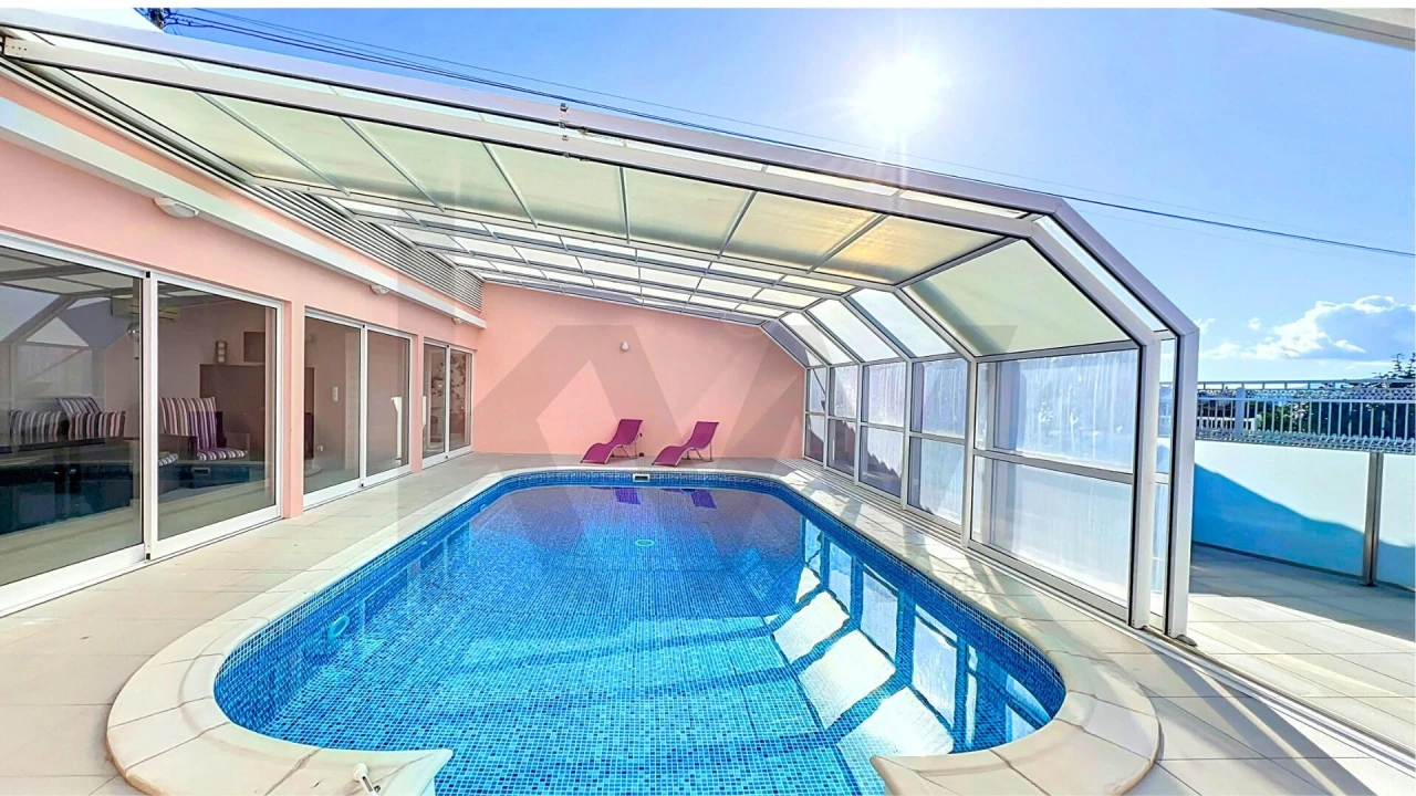 Moradia T5 para Venda em Madalena Foto 1