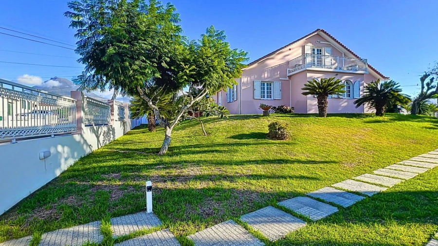 Moradia T5 para Venda em Madalena Foto 6