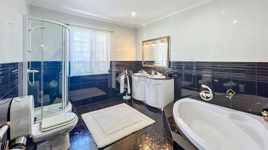 Moradia T5 para Venda em Madalena Foto 26