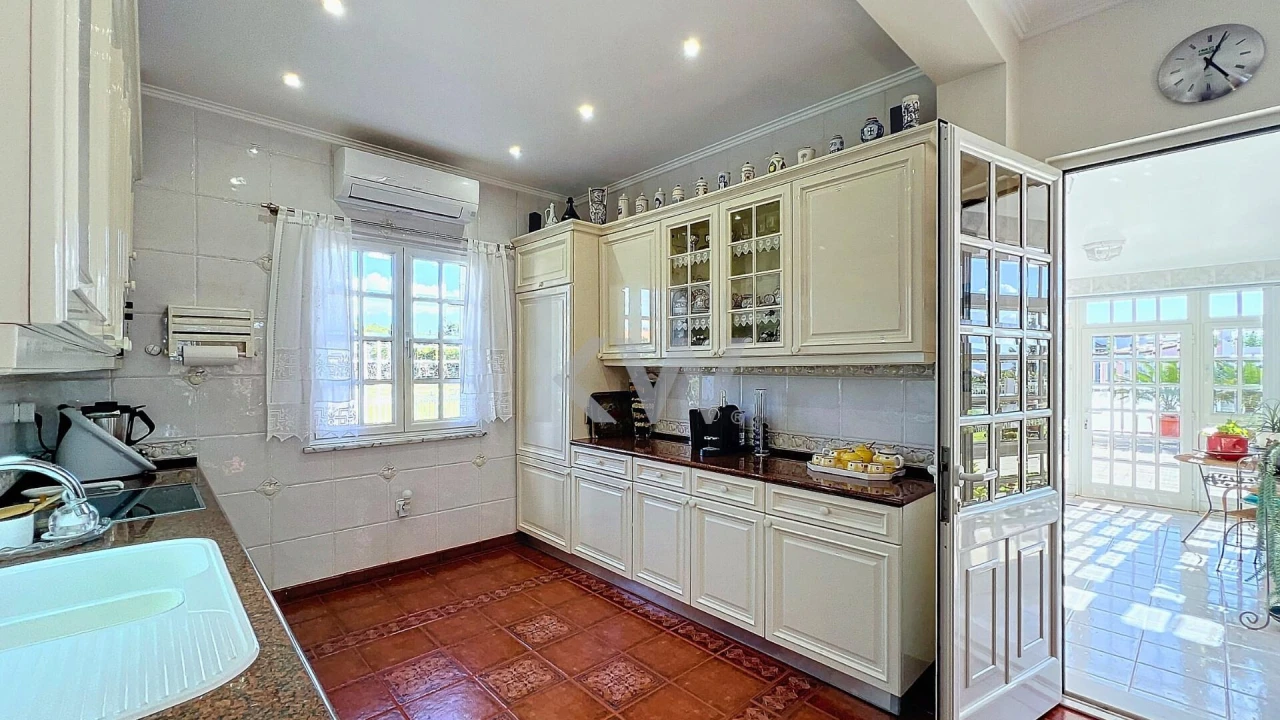 Moradia T5 para Venda em Madalena Foto 38