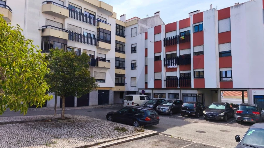 Garagem para Arrendamento em São João das Lampas e Terrugem Foto 3