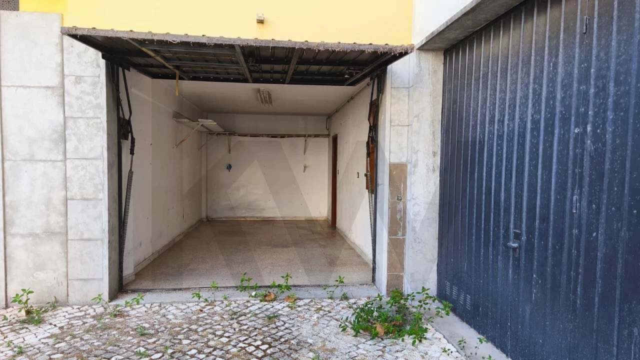 Garagem para Arrendamento em São João das Lampas e Terrugem Foto 2