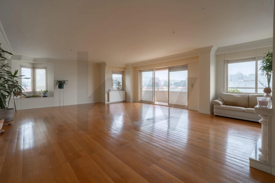 Apartamento T5 para Venda em Cedofeita, Santo Ildefonso, Sé, Miragaia, São Nicolau e Vitória Foto 1
