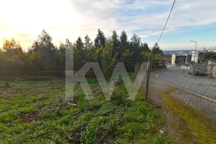 Terreno para Venda em Grijó e Sermonde Foto 3