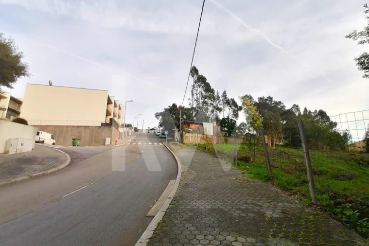 Terreno para Venda em Grijó e Sermonde Foto 2