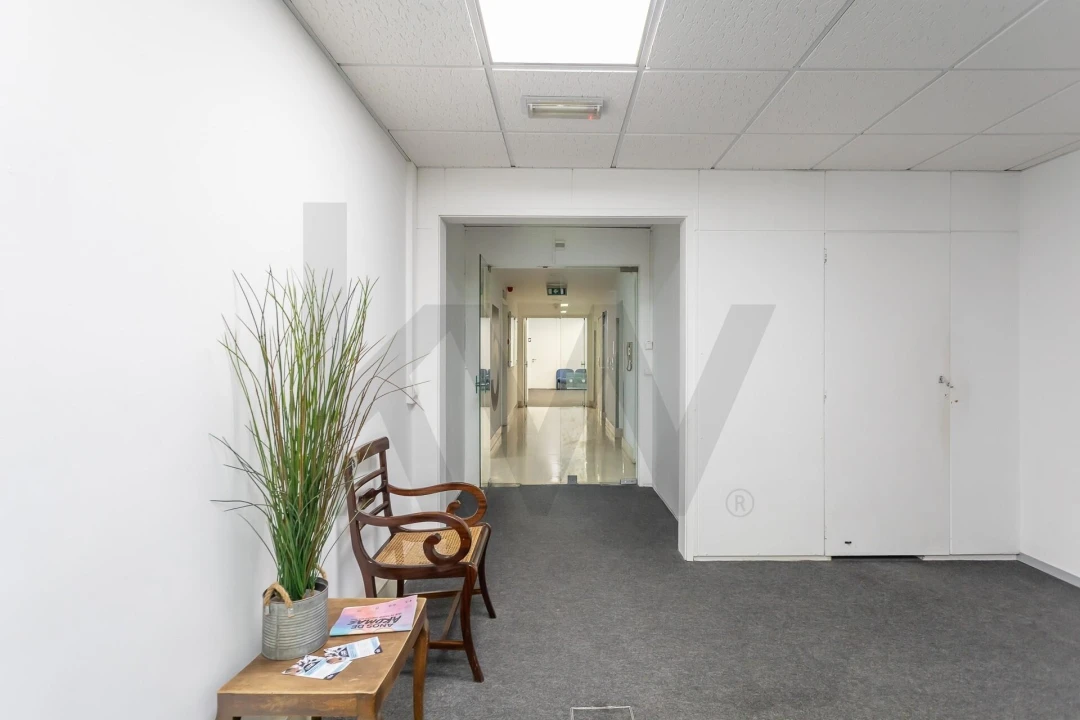 Escritório para Arrendamento em Santo António Foto 7