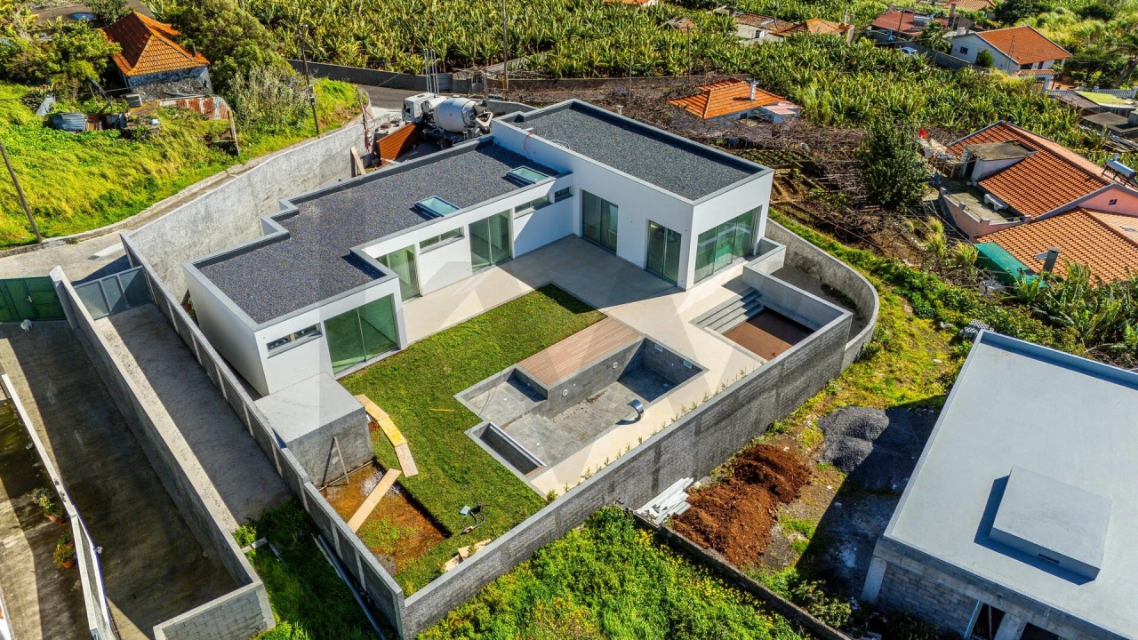 Moradia T3 para Venda em São Martinho Foto 1
