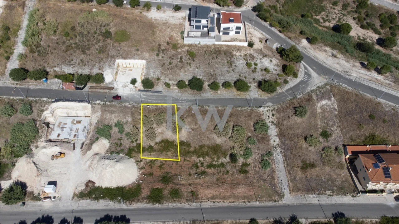 Terreno para Venda em Alenquer (Santo Estêvão e Triana) Foto 1