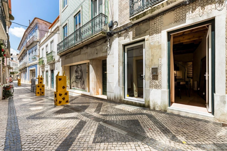 Prédio para Venda em Romeira e Várzea Foto 25