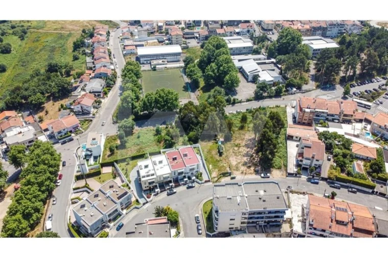 Terreno para Venda em Oliveira do Douro Foto 3