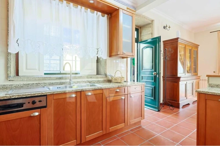 Moradia T5 para Venda em Covas Foto 9