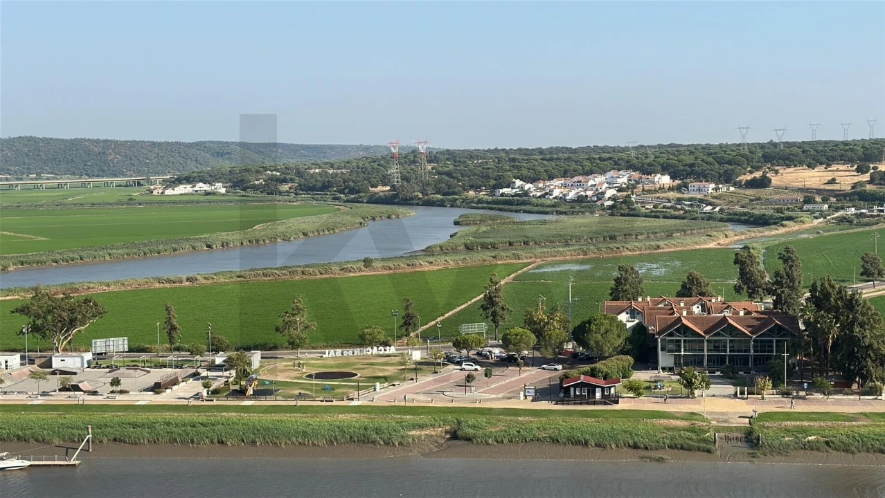 Moradia T4 para Venda em Santa Maria do Castelo e Santiago e Santa Susana Foto 12