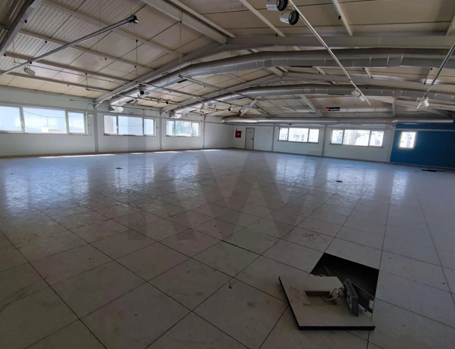 Armazém para Venda em Sacavém e Prior Velho Foto 17