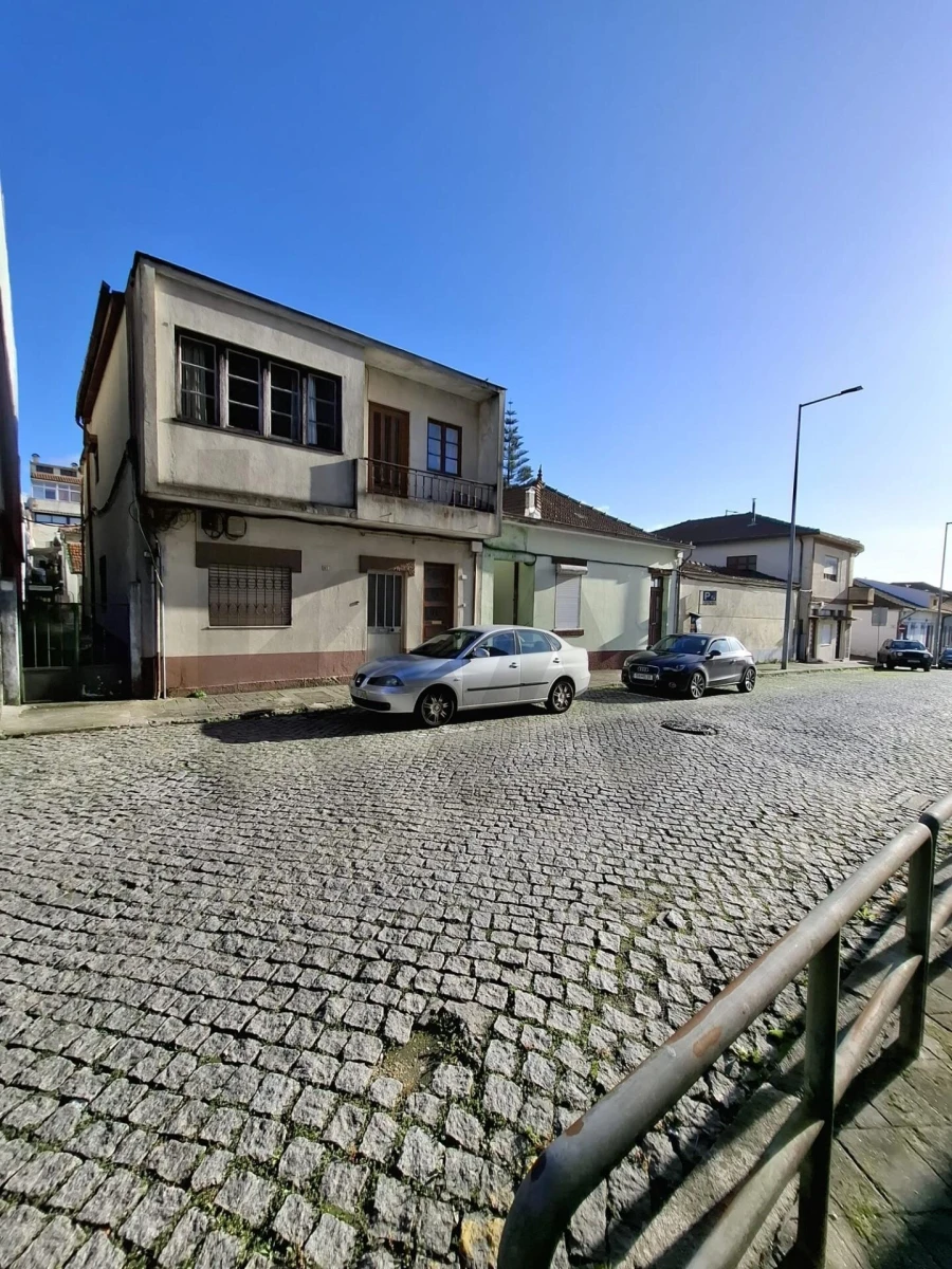 Prédio para Venda em Santa Marinha e São Pedro da Afurada Foto 2