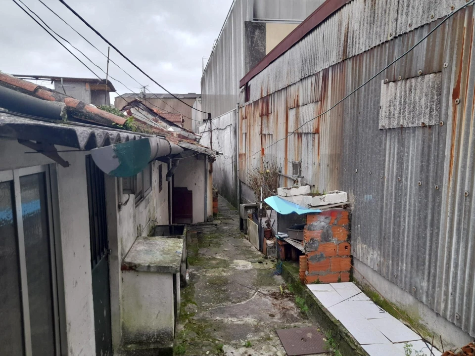 Prédio para Venda em Santa Marinha e São Pedro da Afurada Foto 33