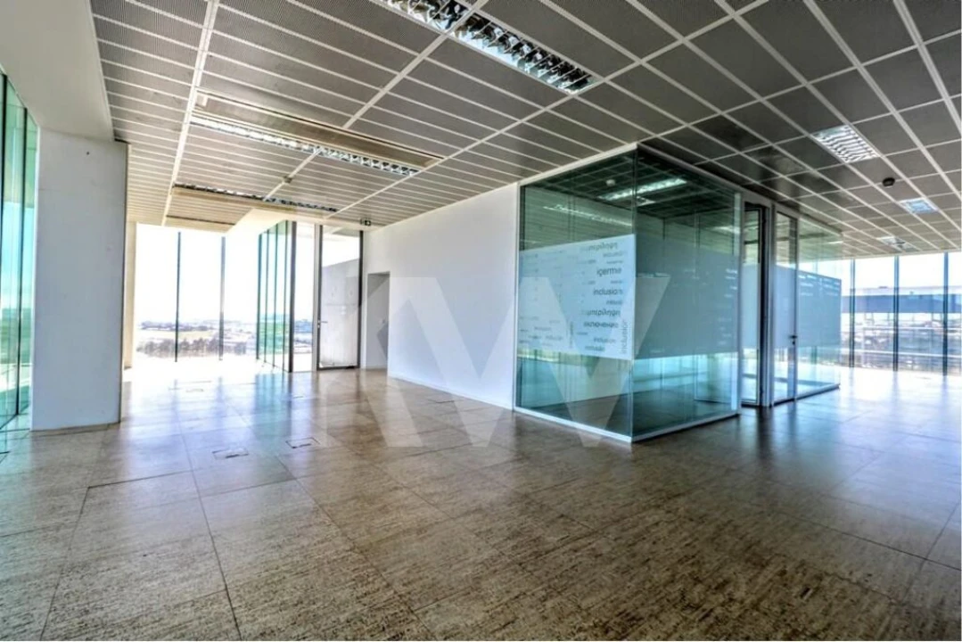 Escritório para Arrendamento em Porto Salvo Foto 5