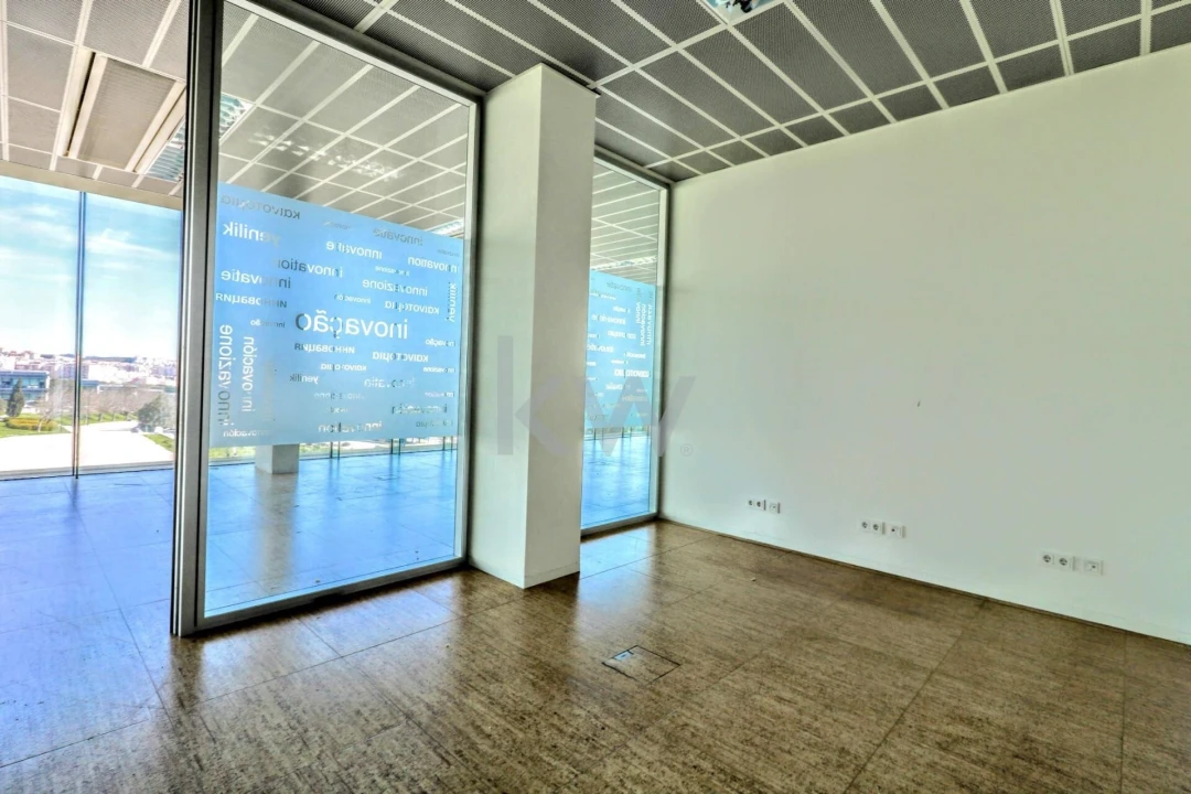 Escritório para Arrendamento em Porto Salvo Foto 8