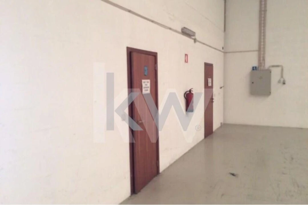 Armazém para Venda em Barrô e Aguada de Baixo Foto 14