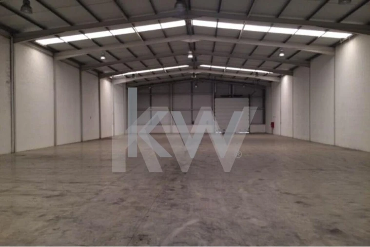 Armazém para Venda em Barrô e Aguada de Baixo