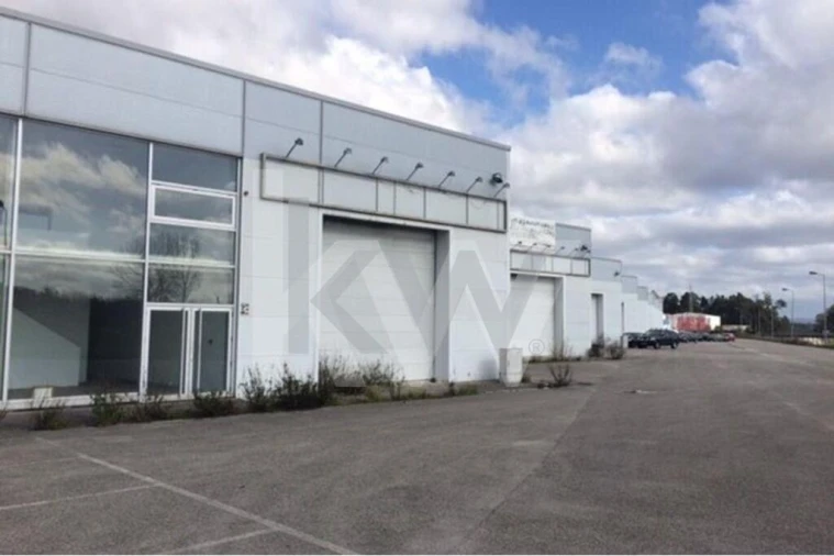 Armazém para Venda em Barrô e Aguada de Baixo Foto 18