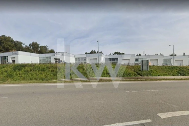 Armazém para Venda em Barrô e Aguada de Baixo Foto 6