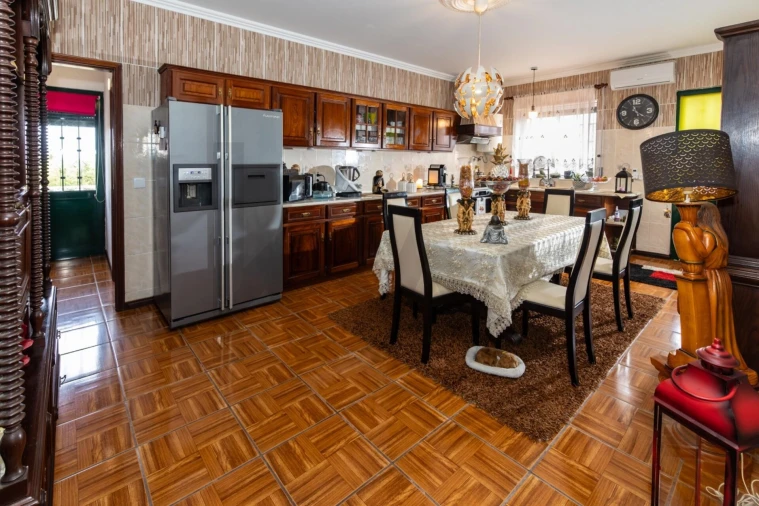 Moradia T5 para Venda em Pico da Pedra Foto 16