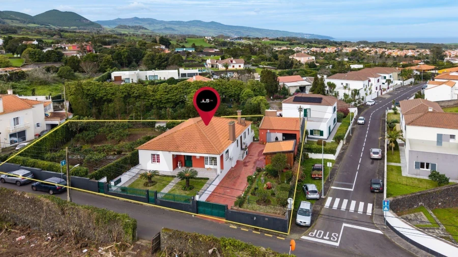 Moradia T5 para Venda em Pico da Pedra Foto 5