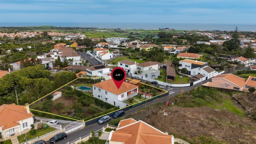 Moradia T5 para Venda em Pico da Pedra Foto 22