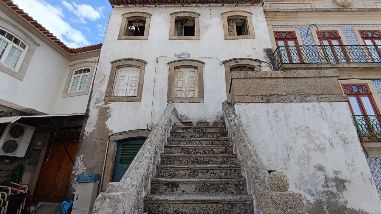 Prédio para Venda em Peso da Régua e Godim Foto 1
