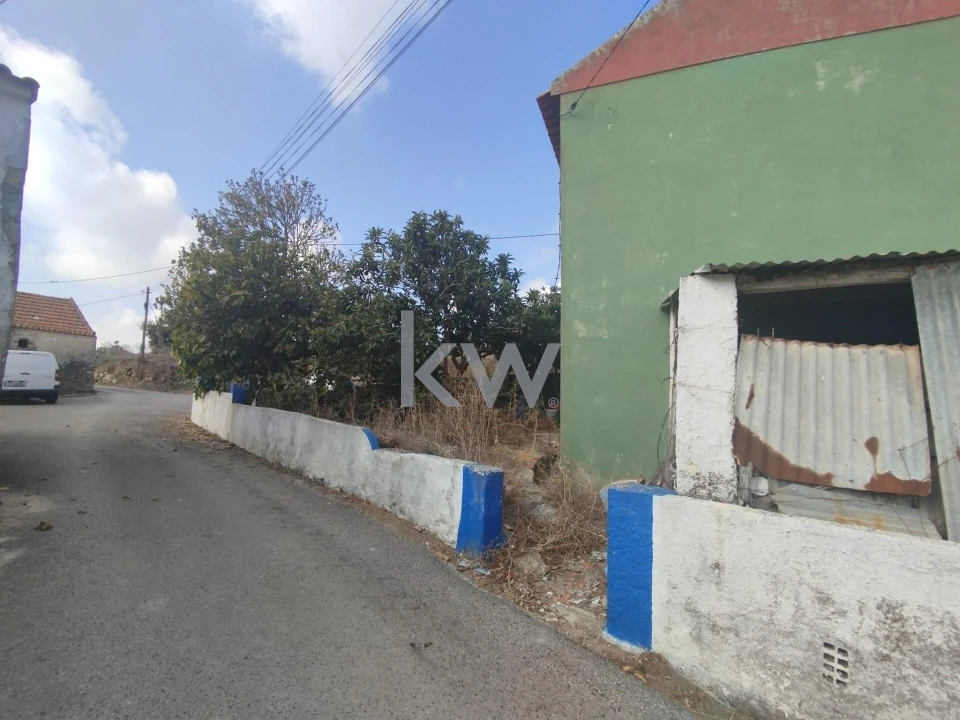 Moradia T2 para Venda em Igreja Nova e Cheleiros Foto 9