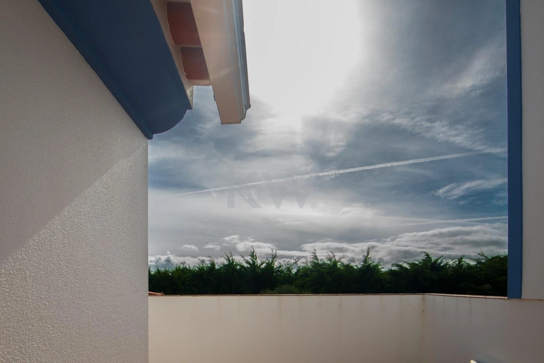 Moradia T5 para Venda em Encarnação Foto 5