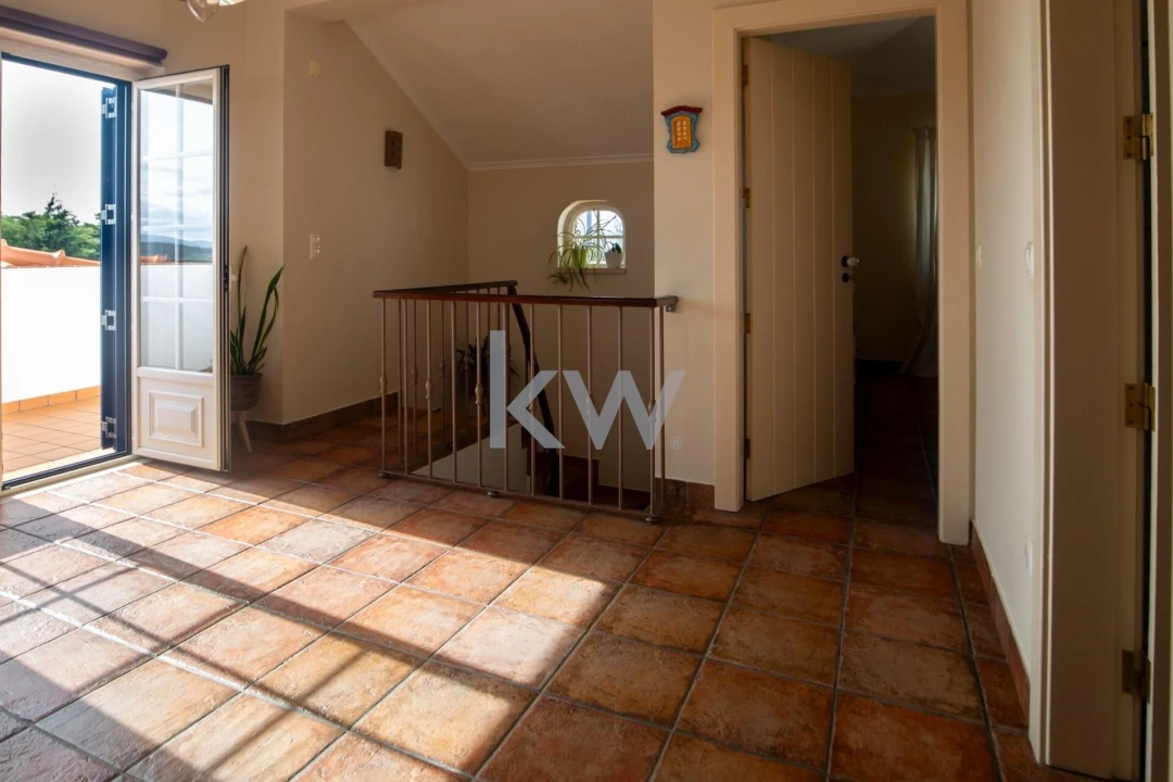 Moradia T5 para Venda em Encarnação Foto 39