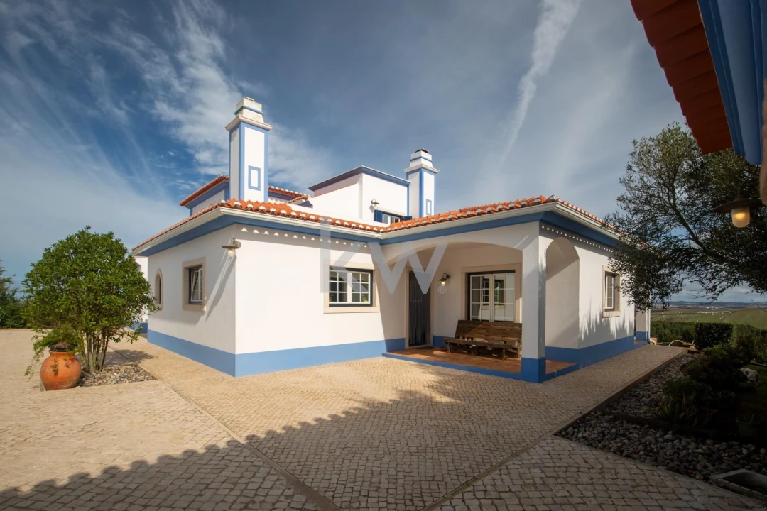 Moradia T5 para Venda em Encarnação Foto 9