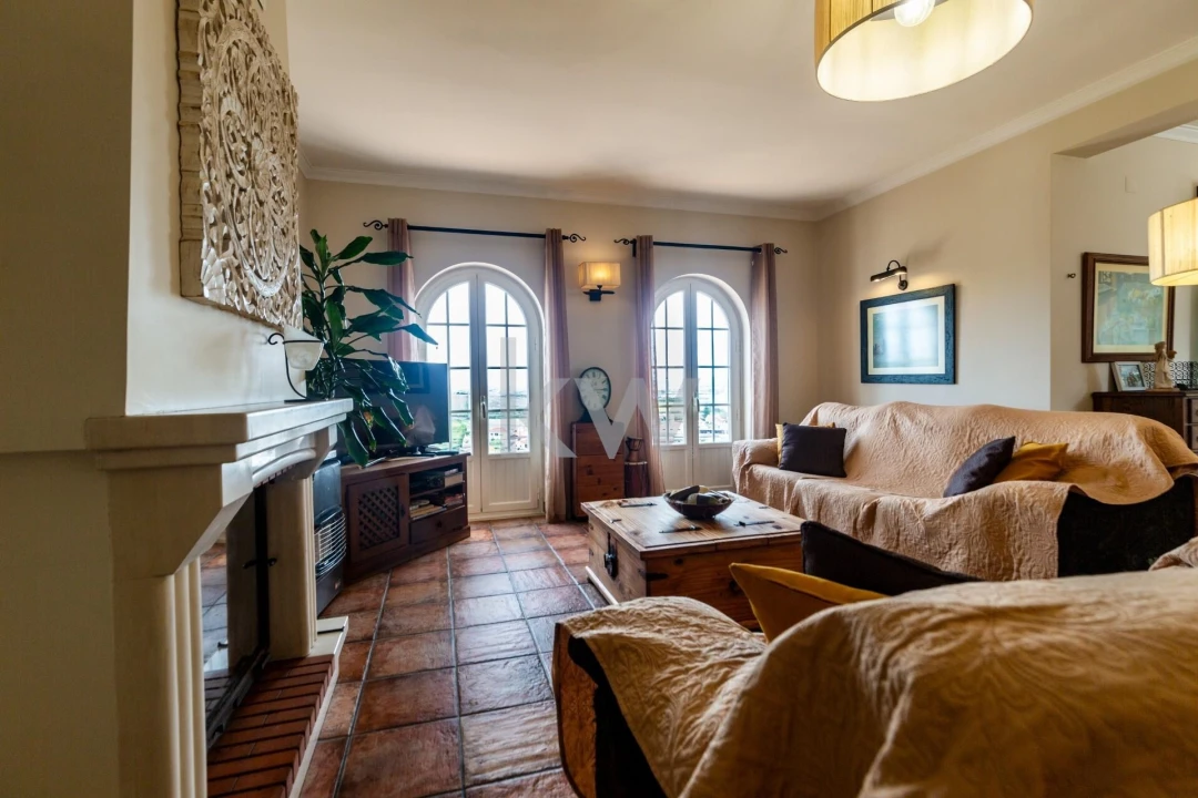 Moradia T5 para Venda em Encarnação Foto 16