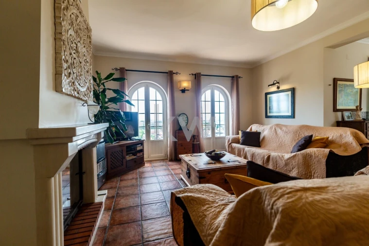 Moradia T5 para Venda em Encarnação Foto 16