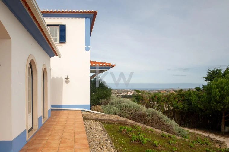 Moradia T5 para Venda em Encarnação Foto 3