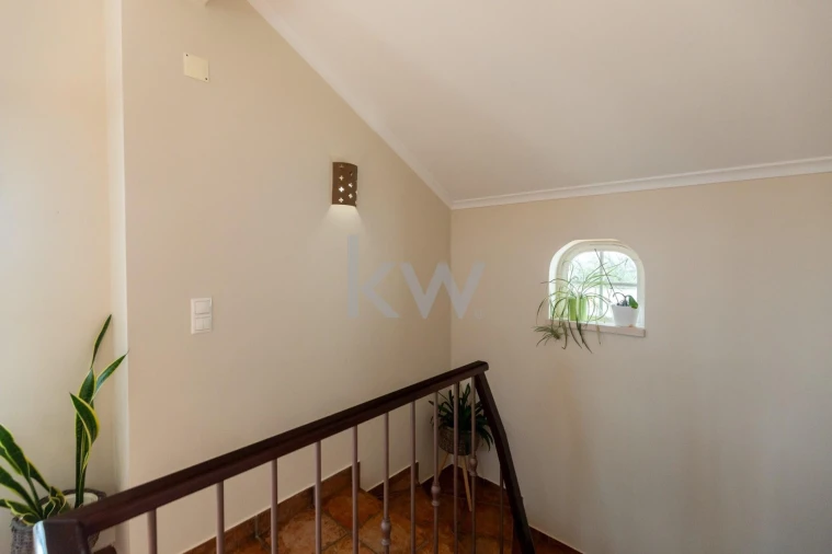 Moradia T5 para Venda em Encarnação Foto 51