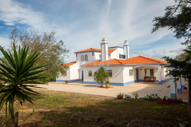 Moradia T5 para Venda em Encarnação Foto 6