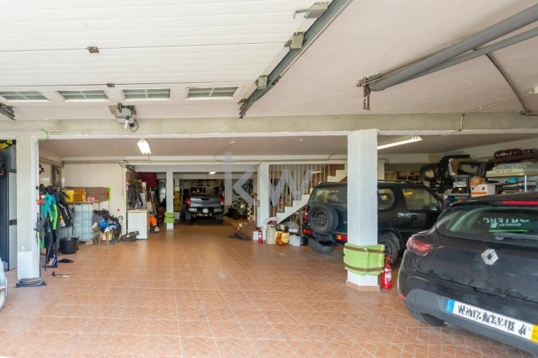 Moradia T5 para Venda em Encarnação Foto 60