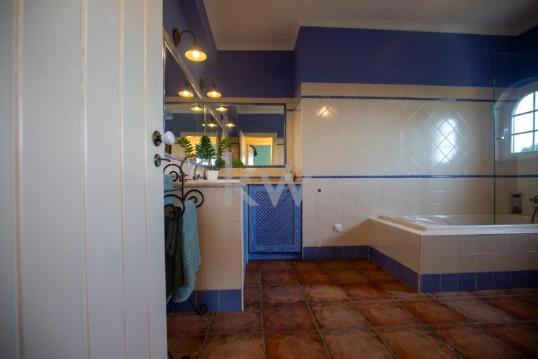 Moradia T5 para Venda em Encarnação Foto 31