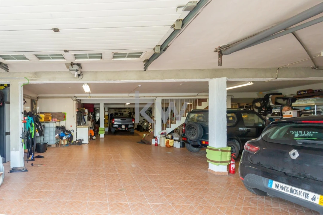 Moradia T5 para Venda em Encarnação Foto 60