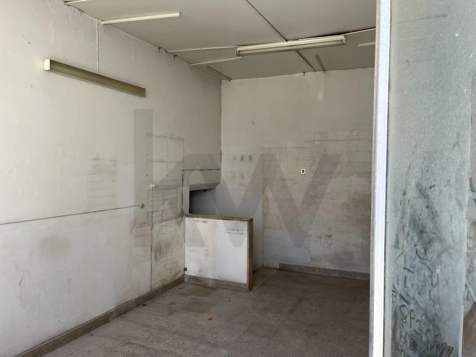 Loja para Arrendamento em Benfica Foto 2