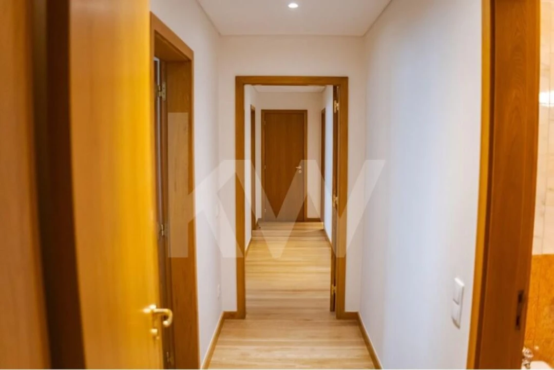 Apartamento T2 para Venda em Santo António Foto 4