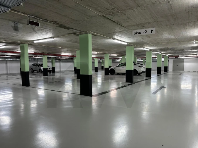 Garagem para Venda em Lagos (São Sebastião e Santa Maria) Foto 8