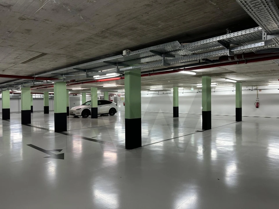 Garagem para Venda em Lagos (São Sebastião e Santa Maria) Foto 5